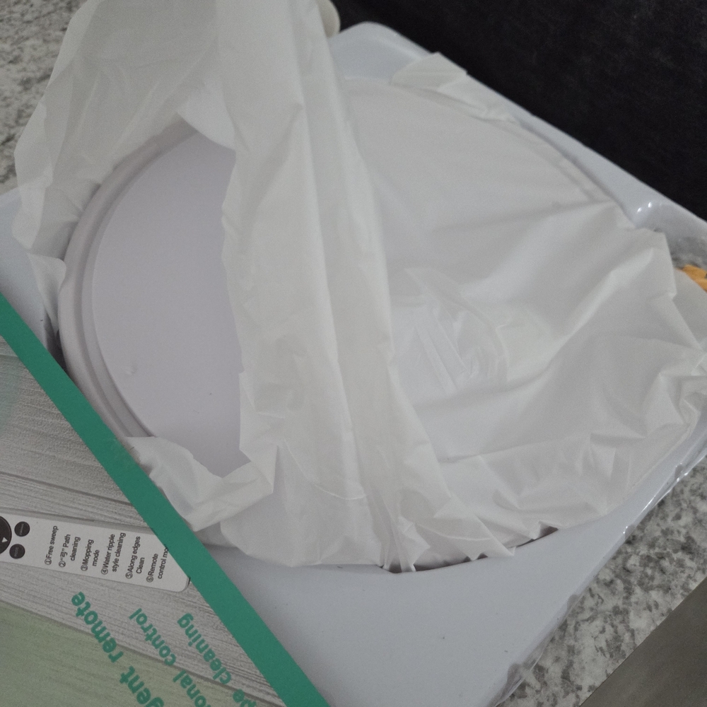 New In Box White XM-32 Intelligent Remote Control Vacuum Cleaner - White - Picture 5 of 6